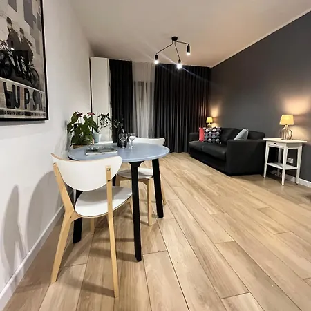 By The River Walonska 15 - Gym - Sauna - Jacuzzi فروتسواف